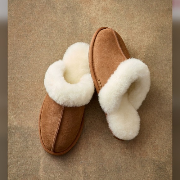 Overland Shoes - Overland Women’s Classic Chestnut Shearling-Lined Suede Scuff Slipper Clog